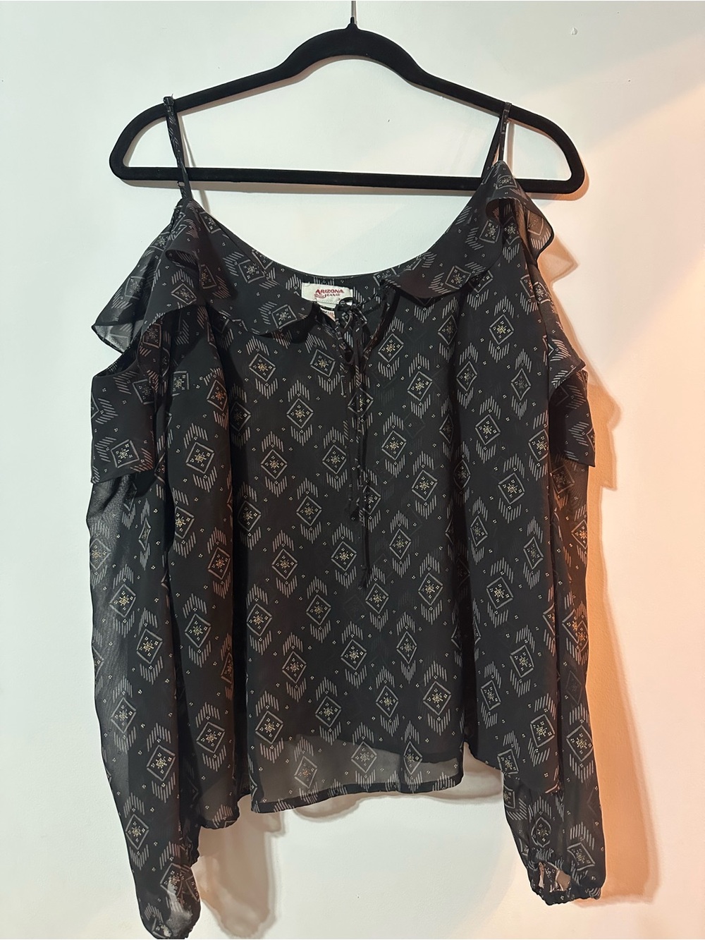 Arizona Jean Company Black Geo Cold-Shoulder Blouse
